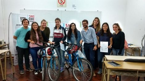 a la facu en bici