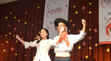 becario en escena